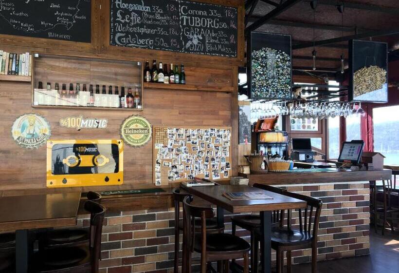 El Camino Hostel & Pub