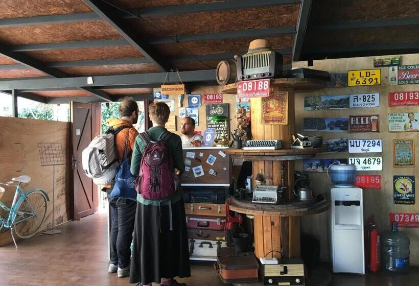 El Camino Hostel & Pub