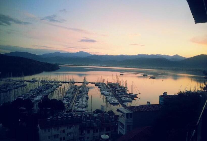 El Camino Hostel & Pub