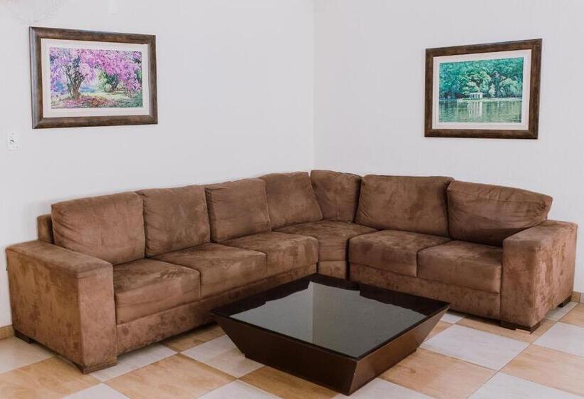 Отель Alzira Granada