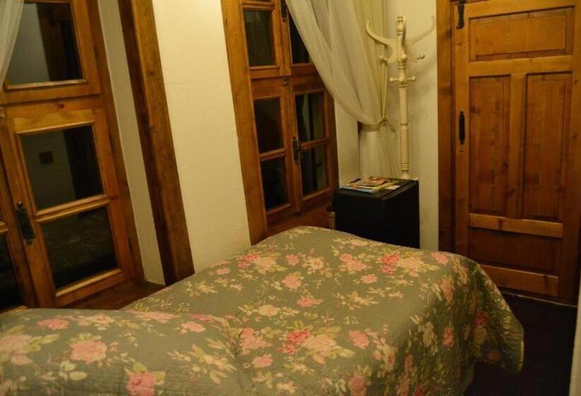 فندق Aristonicus Boutique