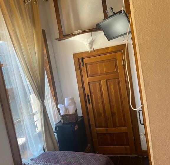 فندق Aristonicus Boutique