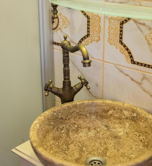 فندق Aristonicus Boutique