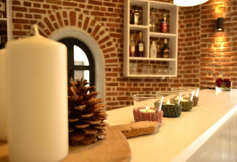 فندق Attalos Suites