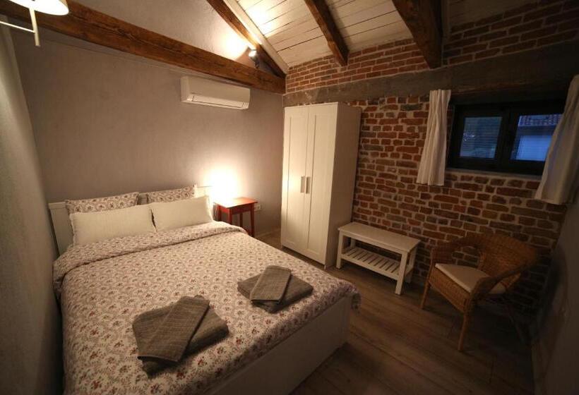 فندق Attalos Suites