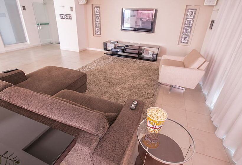 ホテル Biarritz Hplus Long Stay