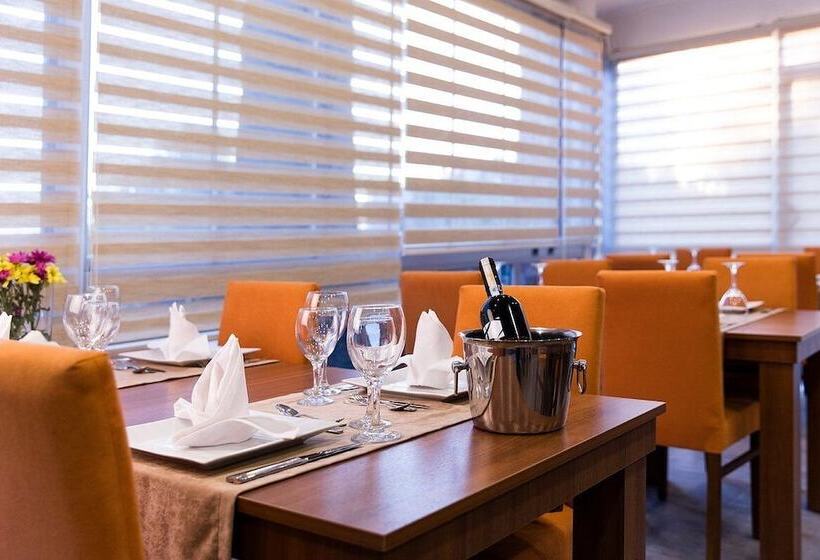 ホテル Demir Suit