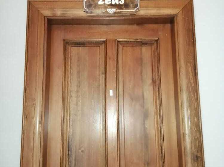 فندق Les Pergamon