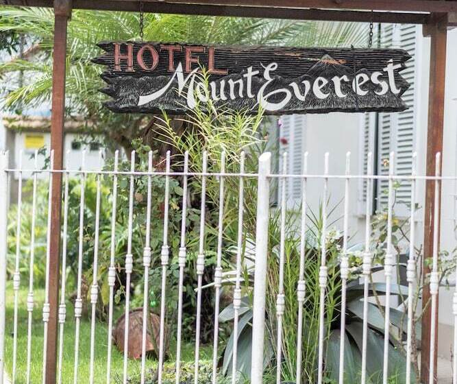 호텔 Mount Everest