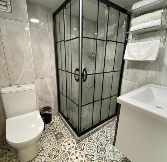 هتل Orange Airport