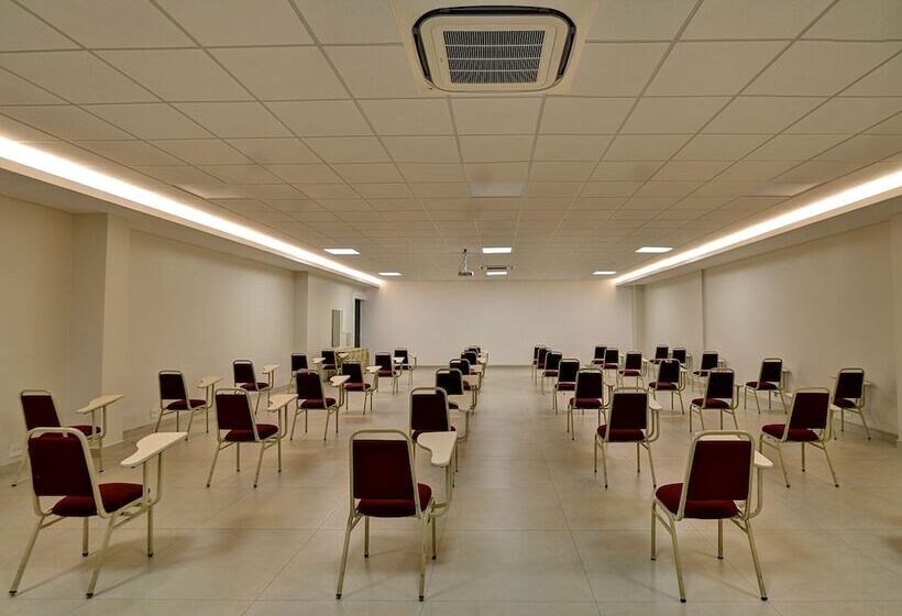 Porto Minas Hotel E Convenções