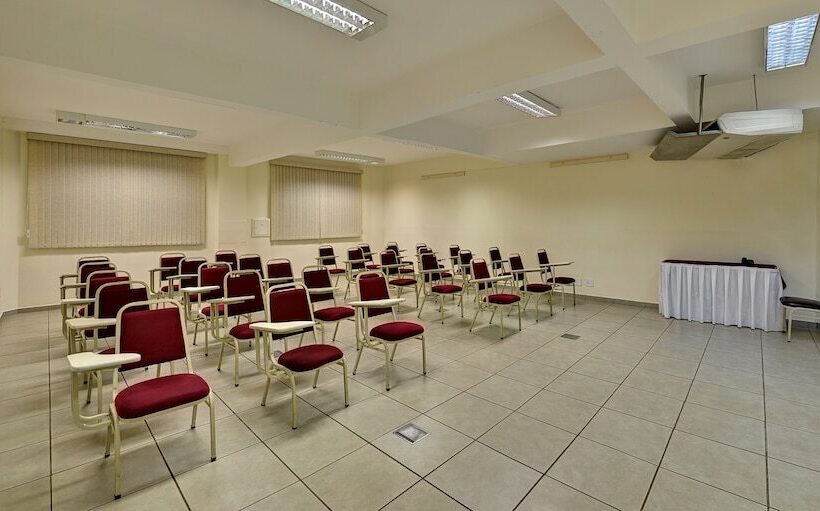 Porto Minas Hotel E Convenções