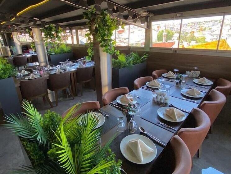 בית מלון כפרי Yucel