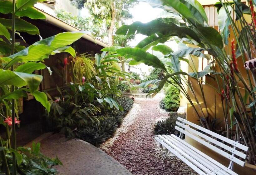 O Pharol Hostel E Pousada