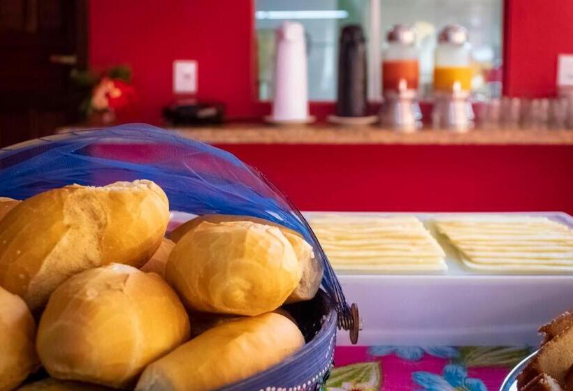 O Pharol Hostel E Pousada