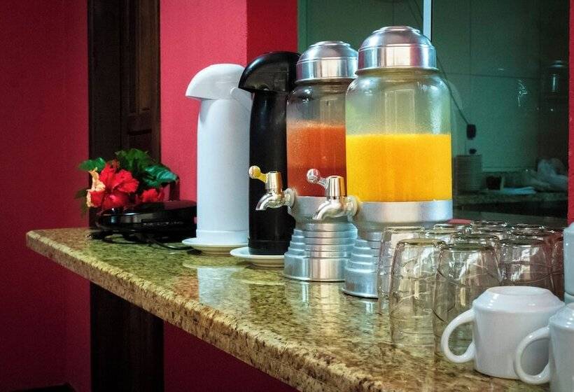 O Pharol Hostel E Pousada