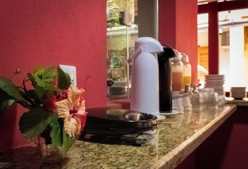 O Pharol Hostel E Pousada