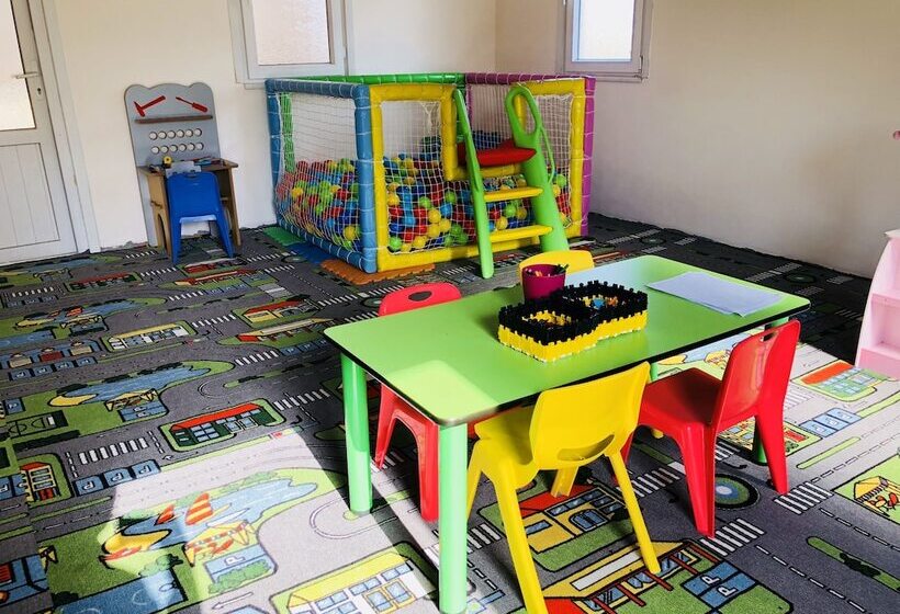 استراحتگاه Rizom Tatil Koyu