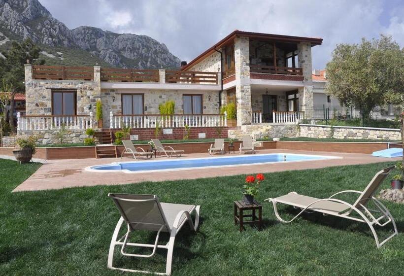 Taş Avlu Butik Otel