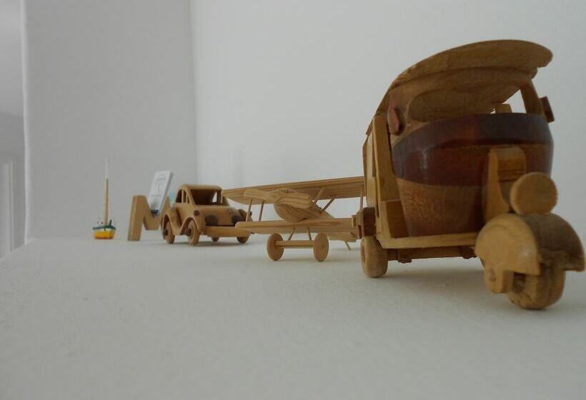 تختخواب و صبحانه Manta Alacati