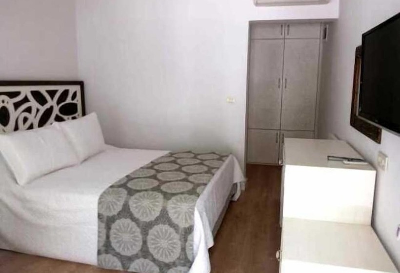 مبيت وإفطار Meggs Bodrum Beach