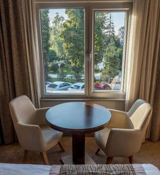 فندق Almina Park