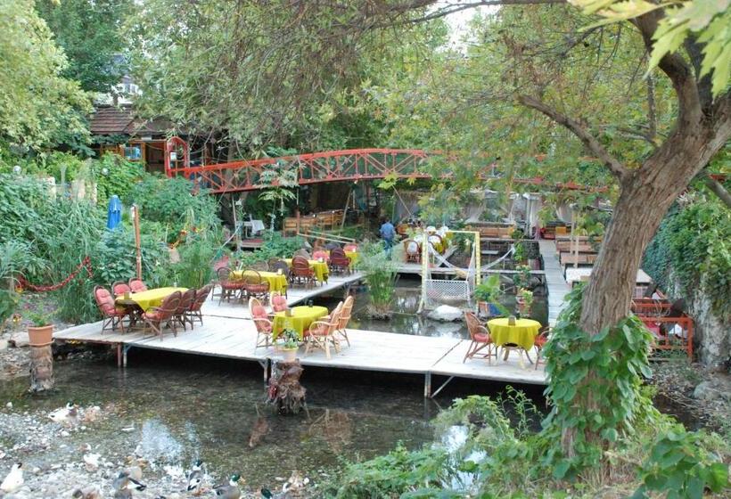 בית מלון כפרי Arikanda River Garden