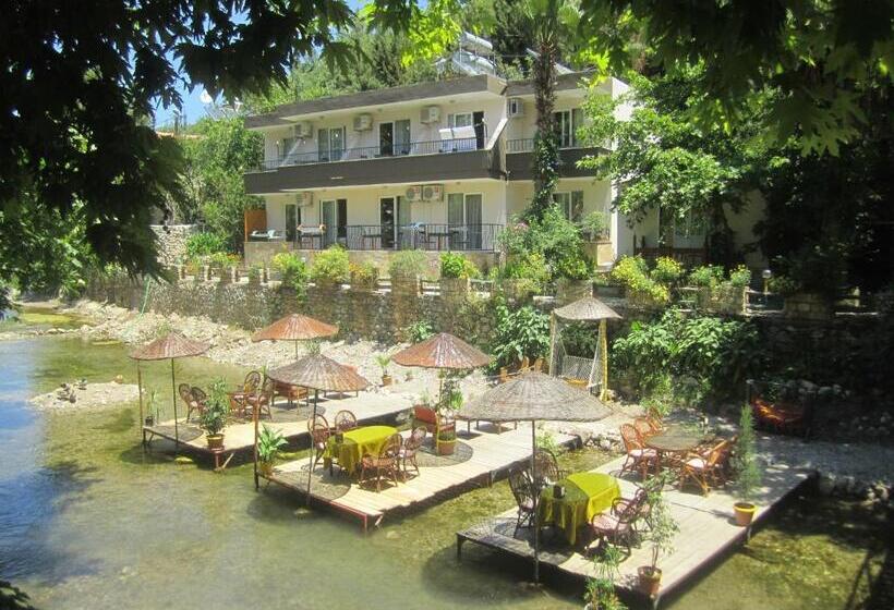 בית מלון כפרי Arikanda River Garden