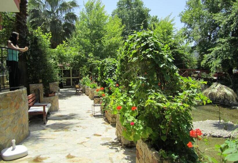 בית מלון כפרי Arikanda River Garden