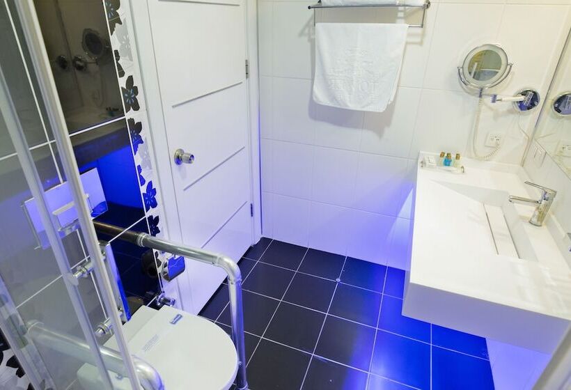 בית מלון כפרי Cavusoglu Tower