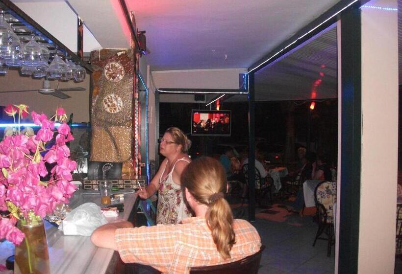هتل Delphin Apart