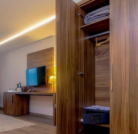 בית מלון כפרי Fesa Business