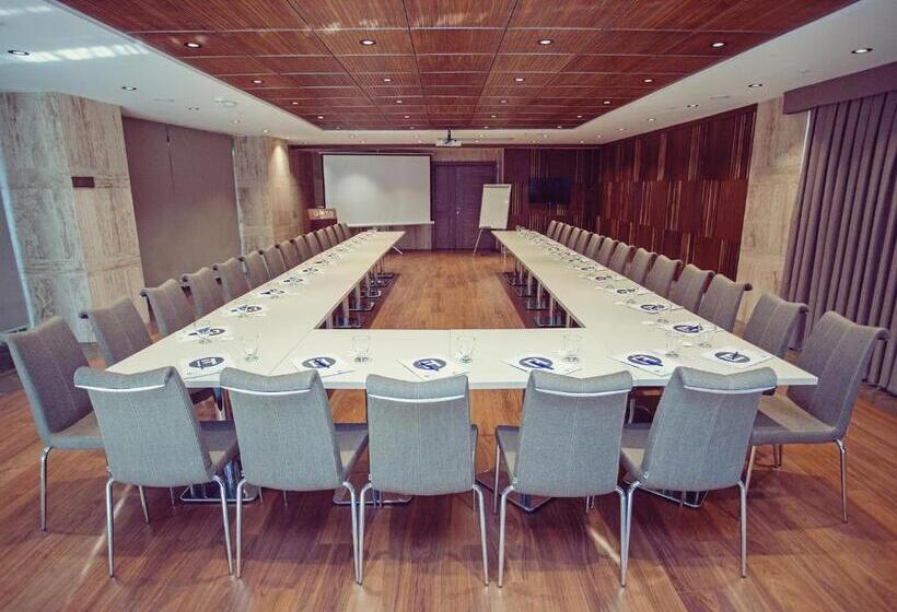 בית מלון כפרי Fesa Business