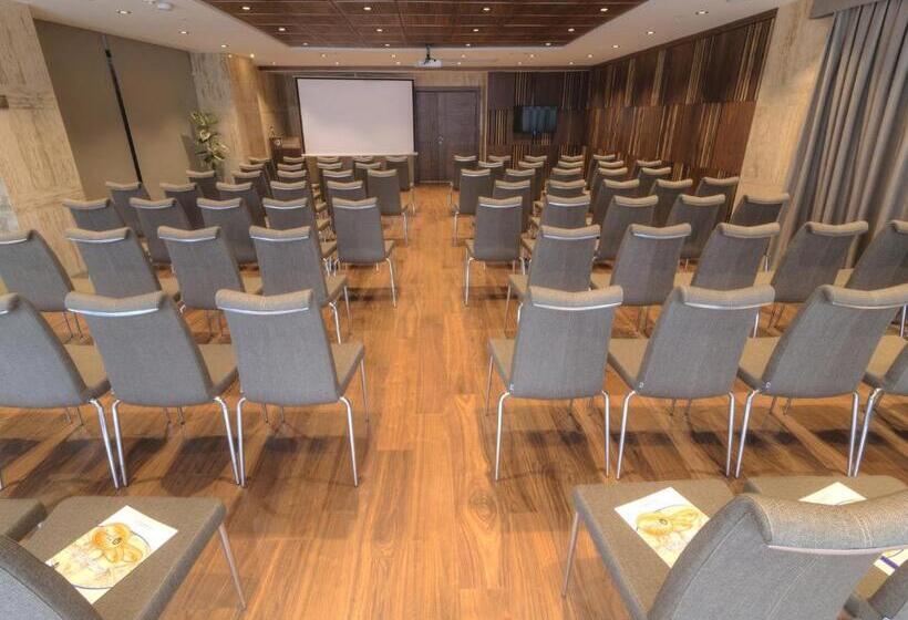 בית מלון כפרי Fesa Business