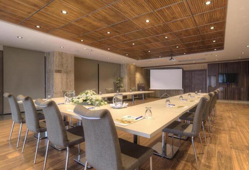 בית מלון כפרי Fesa Business