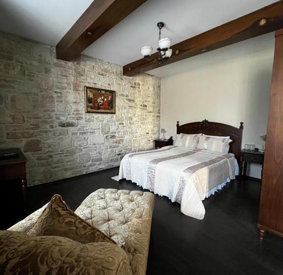 בית מלון כפרי Griffon