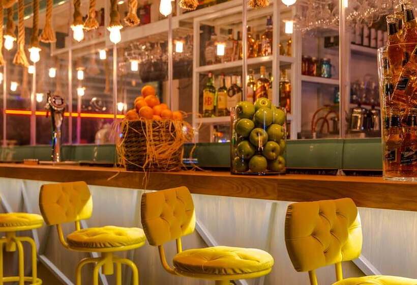 Honeymoon Beach Otel