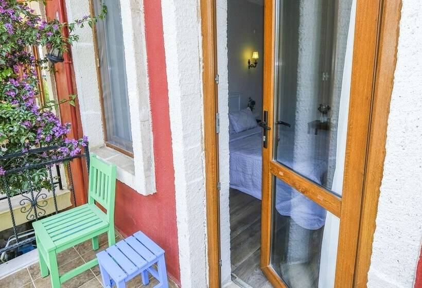 호텔 Karaburun Konak