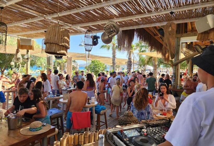 בית מלון כפרי Kefi Beach & Suites