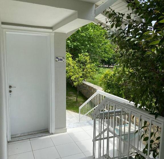 Отель Göcek Selya