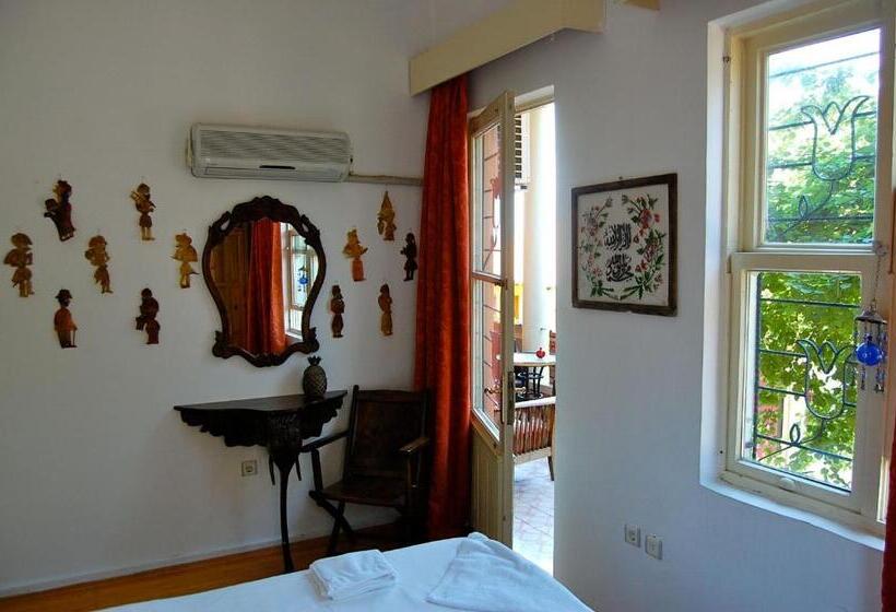 هتل Villa Tulipan