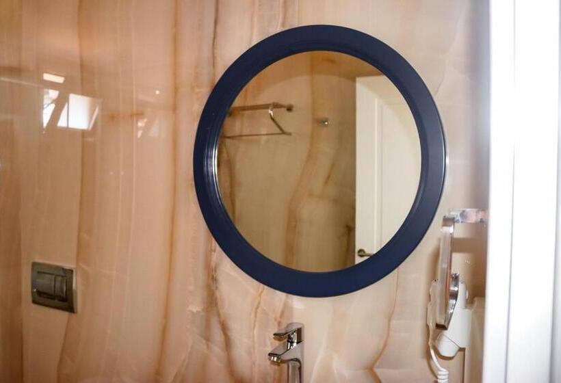 Sea Breeze Hotel And Apartments