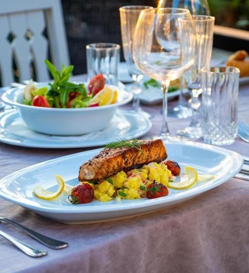 Sea Breeze Hotel And Apartments