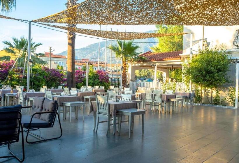 Sea Breeze Hotel And Apartments