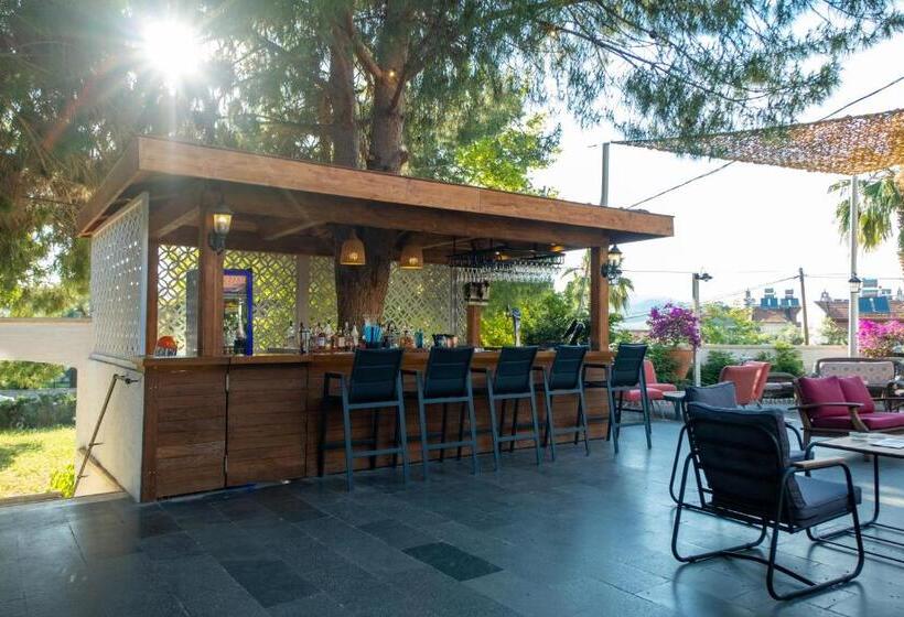 Sea Breeze Hotel And Apartments