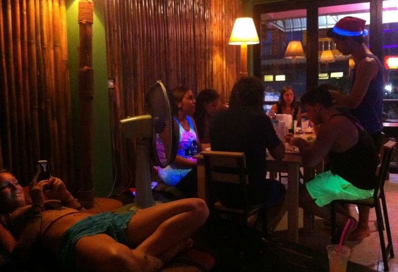 호스텔 Baan Tai Backpackers