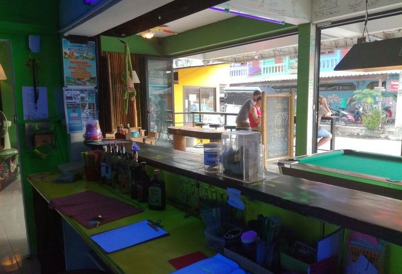 호스텔 Baan Tai Backpackers