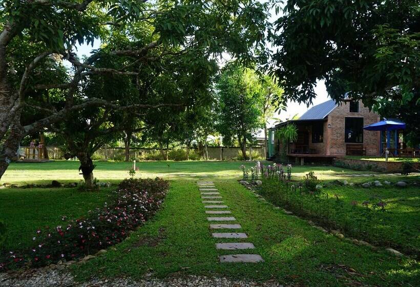 تختخواب و صبحانه Gumbie House
