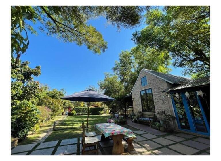 تختخواب و صبحانه Gumbie House