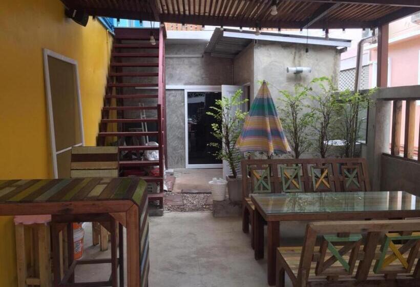 De Hostel